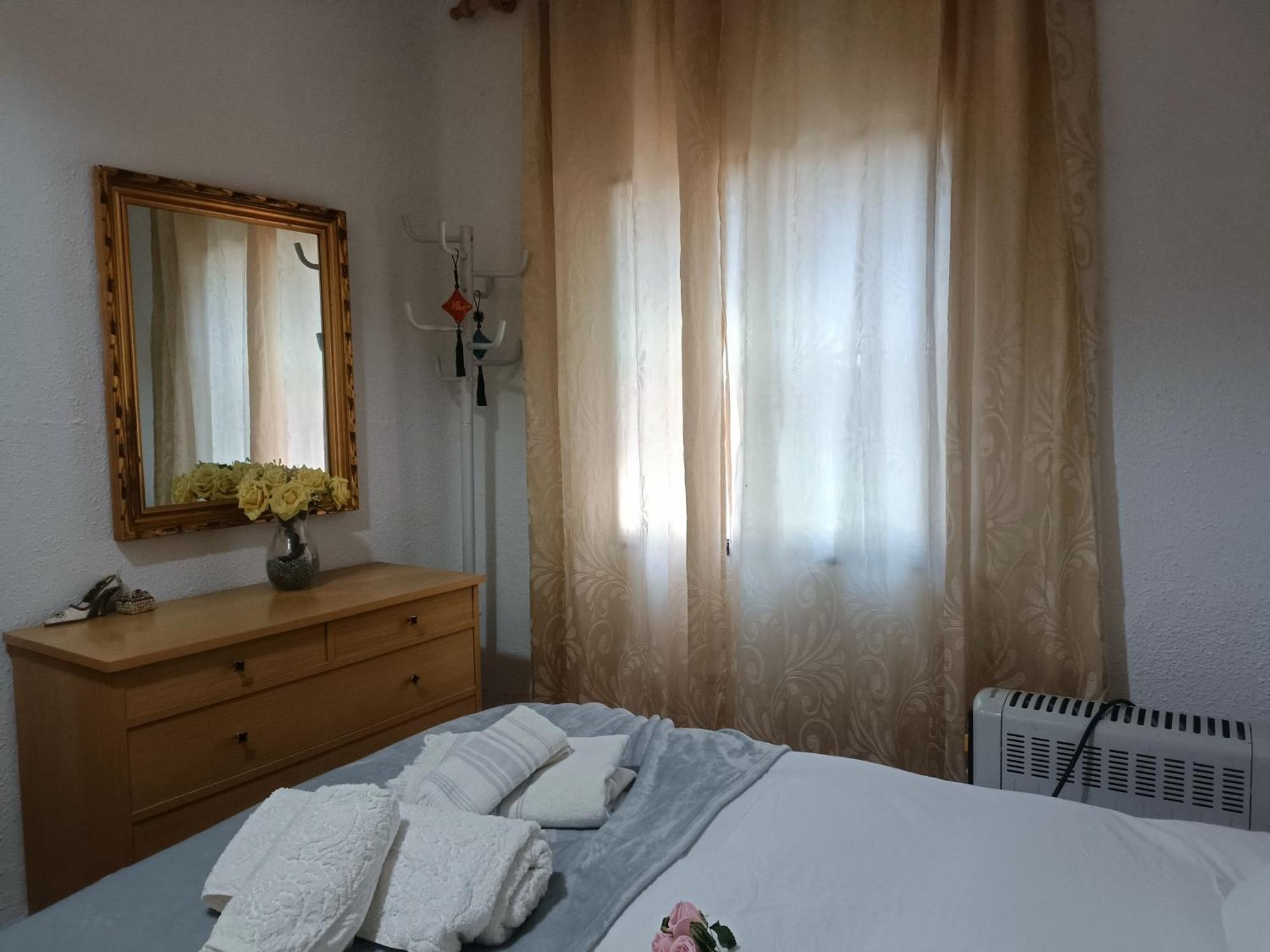 Bedroom With Private Bathroom And Two-Bedroom Family Suite In Quiet Forest Country House 80M2 Large Swimming Pool Music Town Lliria The Garden And Swimmingpool And Garden Are Shared Camera foto