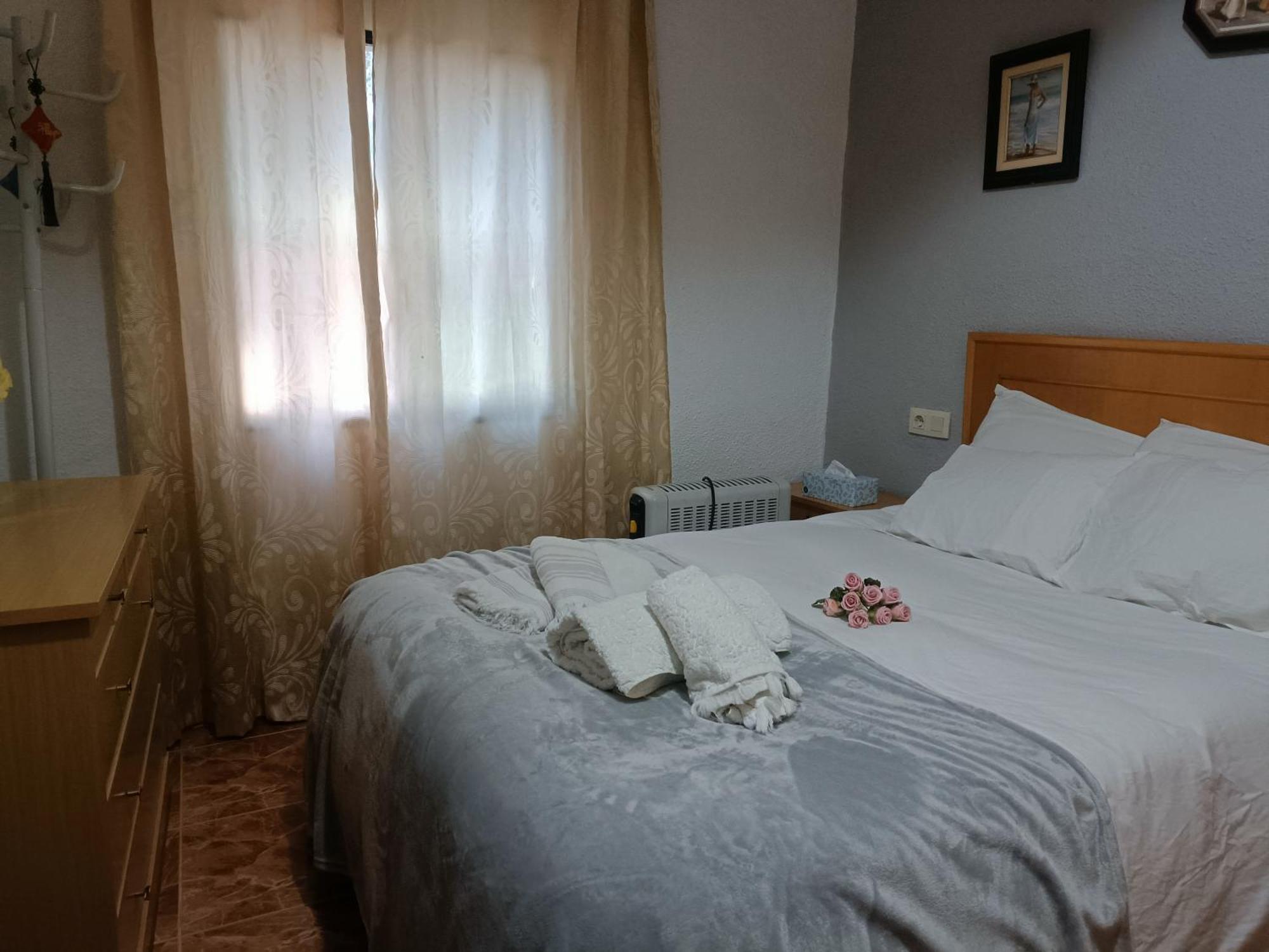 Bedroom With Private Bathroom And Two-Bedroom Family Suite In Quiet Forest Country House 80M2 Large Swimming Pool Music Town Lliria The Garden And Swimmingpool And Garden Are Shared Camera foto